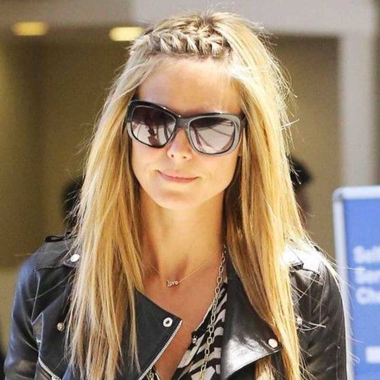 El cabello lacio está perfecto, pero dale un toque diferente con está sencilla trenza. 